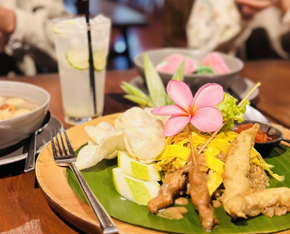 From Gili: Lombok Wildlife Park & Tiu Pupus Waterfall Day Tour (Inc. Hotel Pick-up & Drop-off)