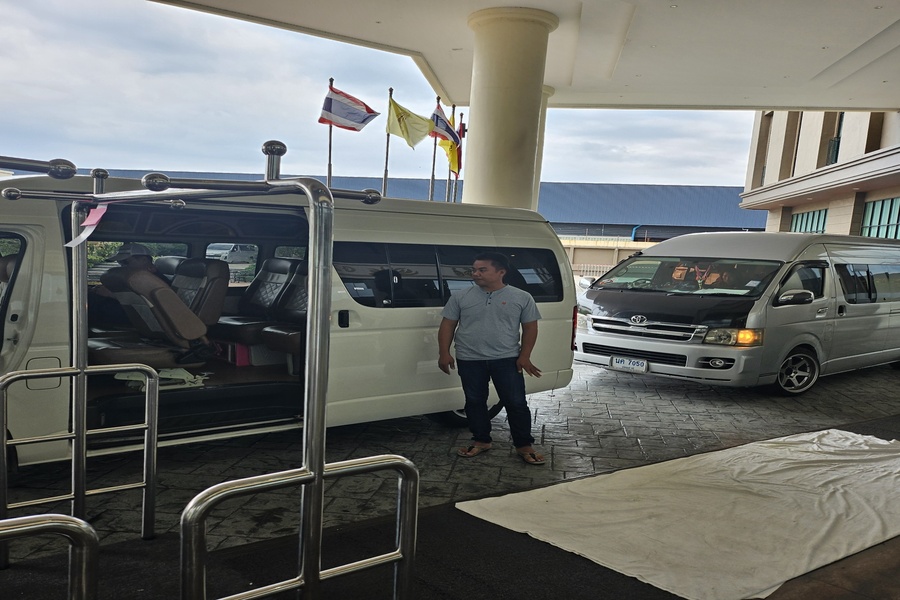 【タイ送迎】バンコク スワンナプーム空港 - パタヤ市内 プライベートプレミアム車両サービス（片道）