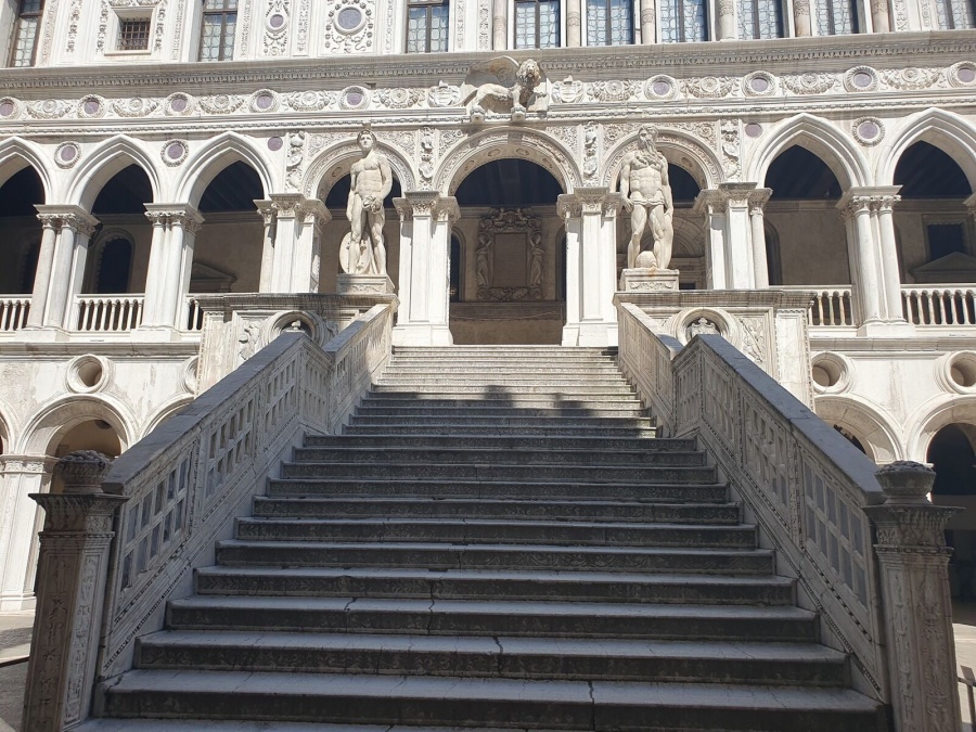 ベネチア ドゥカーレ宮殿ツアー（韓国語ガイド付き）