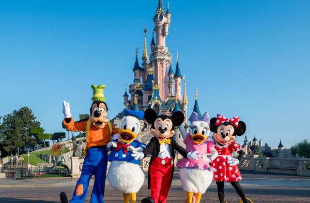 Disneyland® Paris 1-Day Ticket (Disney Premier Access Ultimate, Open-Dated Ticket)