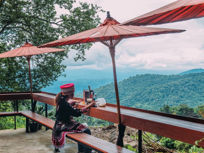 チェンマイ ドイステープ & モン族の村 トレッキングツアー (往復送迎付き)