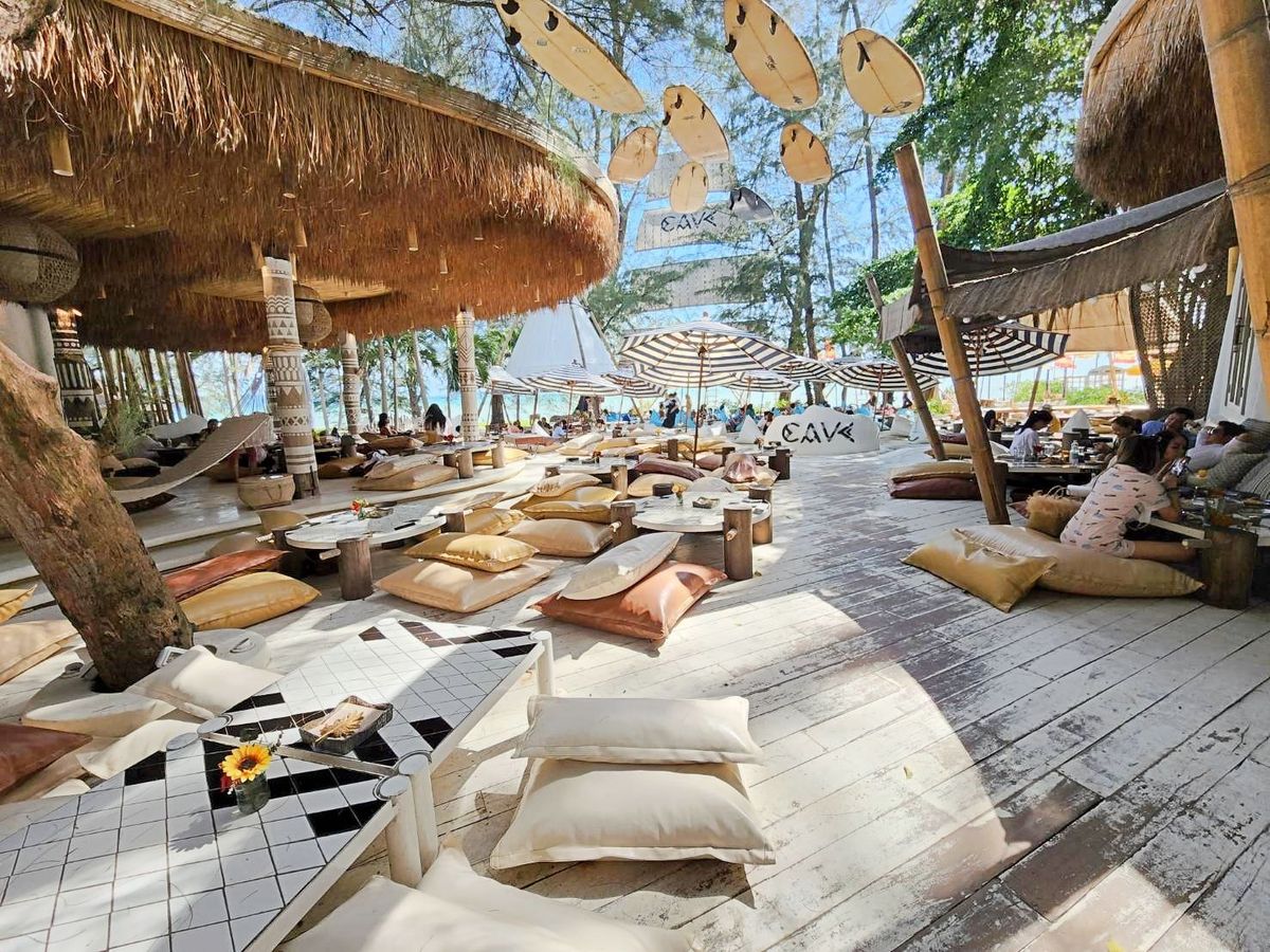 파타야 악어 농장 & 케이브 비치 클럽 반일 단독 투어 (왕복 단독차량 포함)