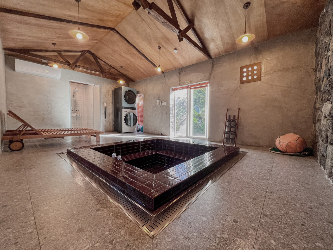 Bukchonpogujip Private Stay with Jacuzzi in Jeju