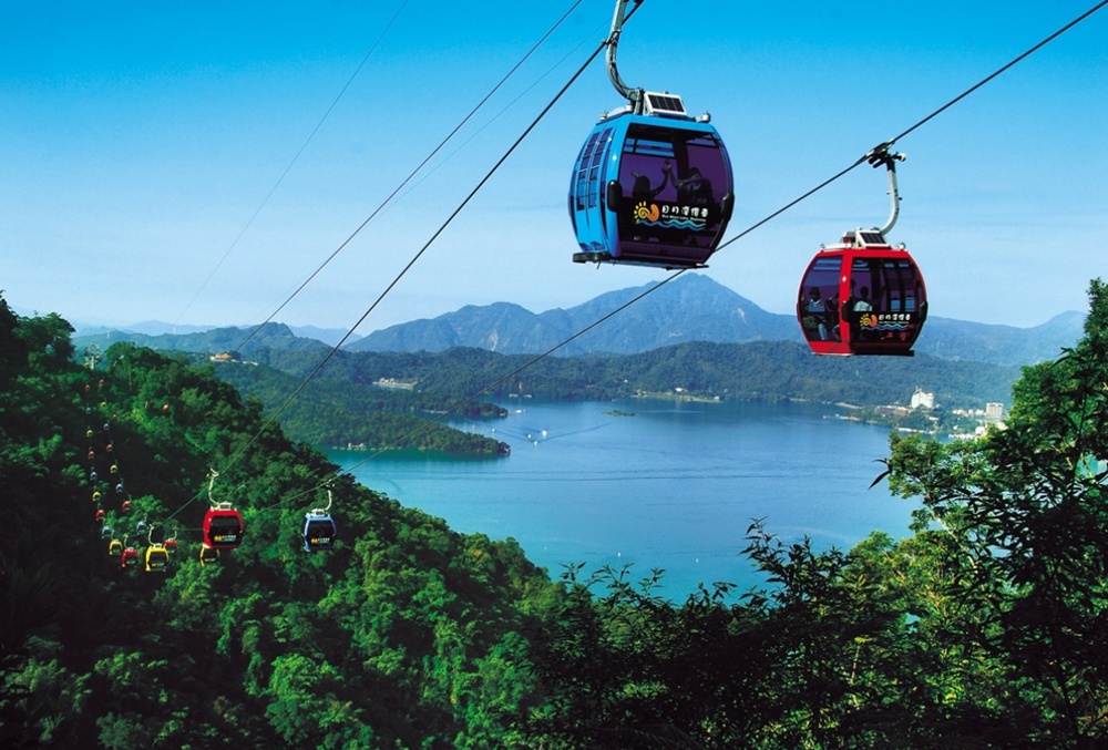 台中発：日月潭(にちげつたん)を巡る観光バスツアー