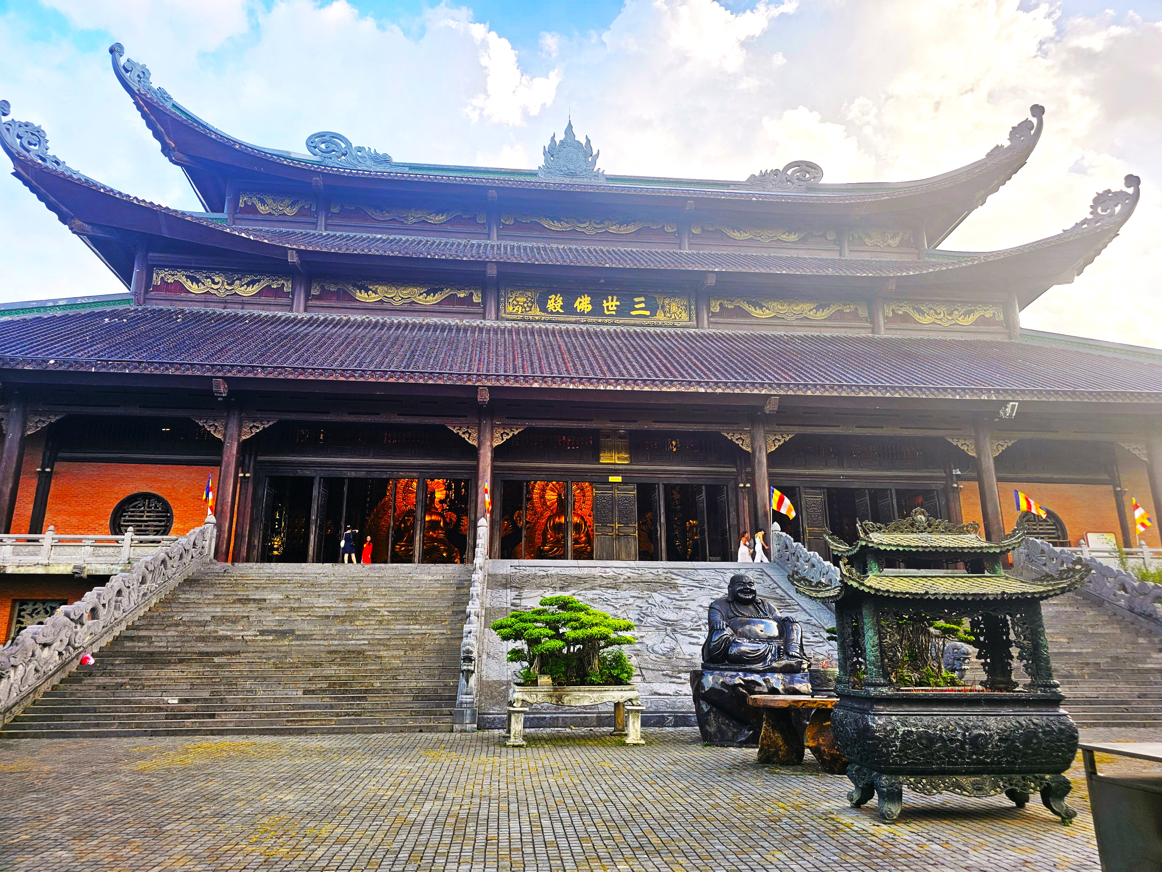 하노이 출발: 닌빈 짱안 + 바이딘 사원 + 항무아 단독 투어 (한국어 가이드)