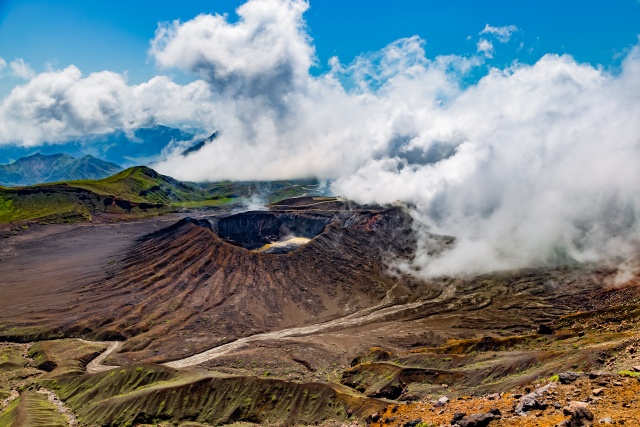 후쿠오카 출발: 아소산 분화구 & 쿠사센리 투어