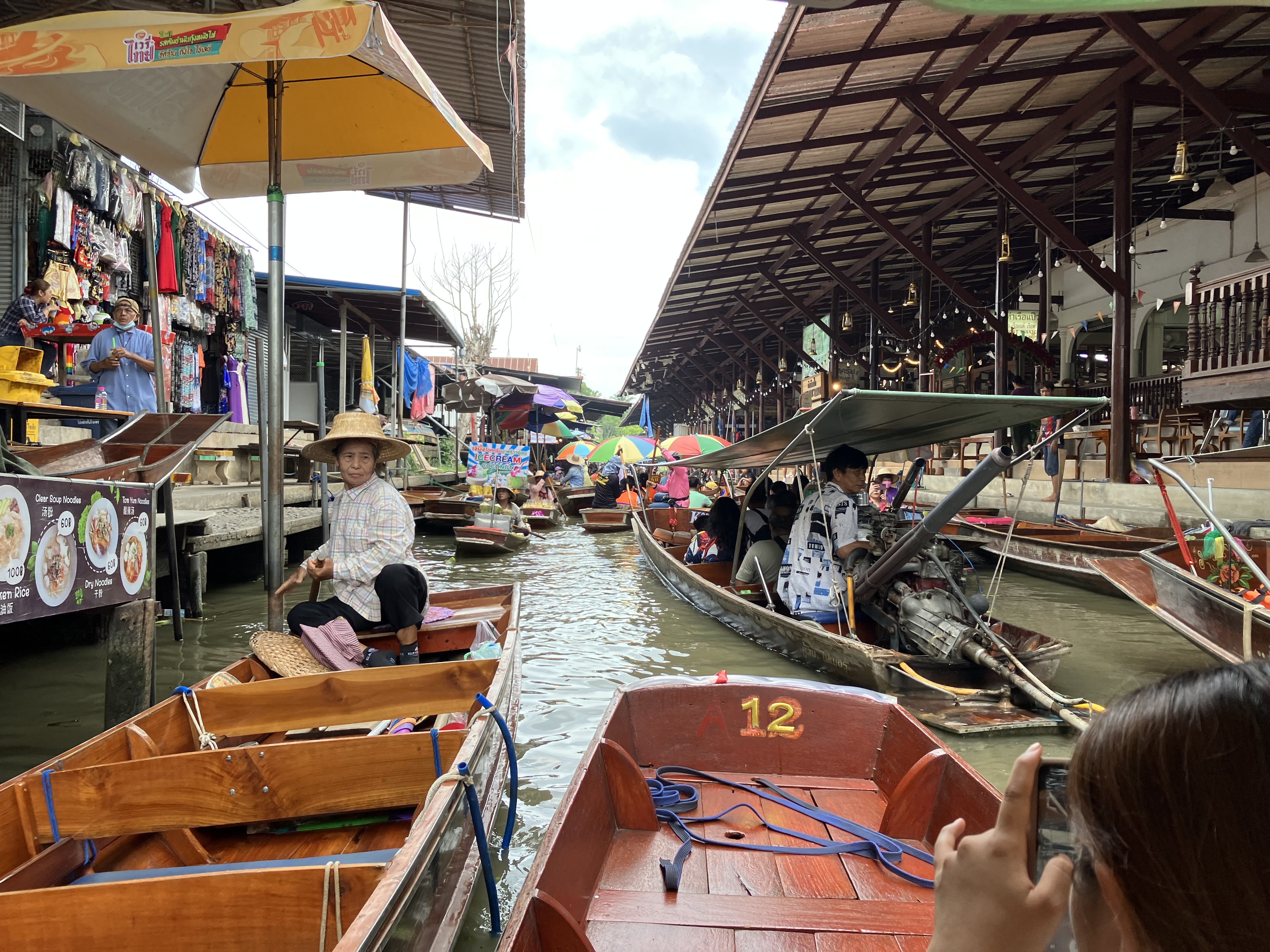 [독점할인] 방콕 담넌사두억 수상시장 & 매끌렁 기찻길 반일 투어 (보트 탑승 / 한국어 가이드)