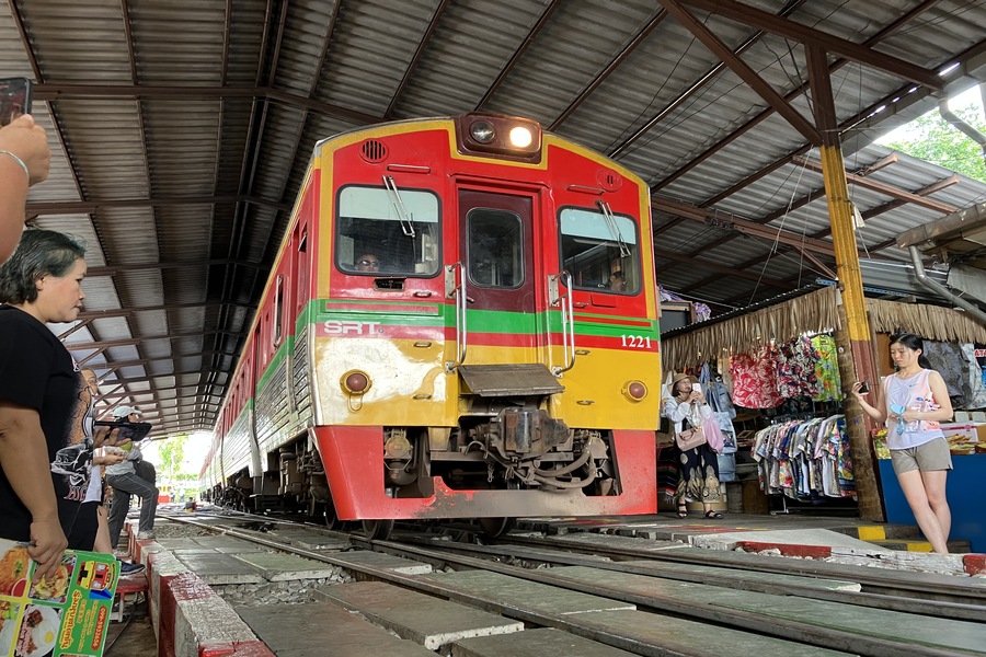 [독점할인] 방콕 담넌사두억 수상시장 & 매끌렁 기찻길 반일 투어 (보트 탑승 / 한국어 가이드)