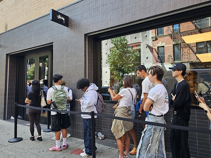 뉴욕 공립도서관 사서님과 여행작가가 함께하는 미드타운 & 이스트 빌리지 소규모 워킹 투어