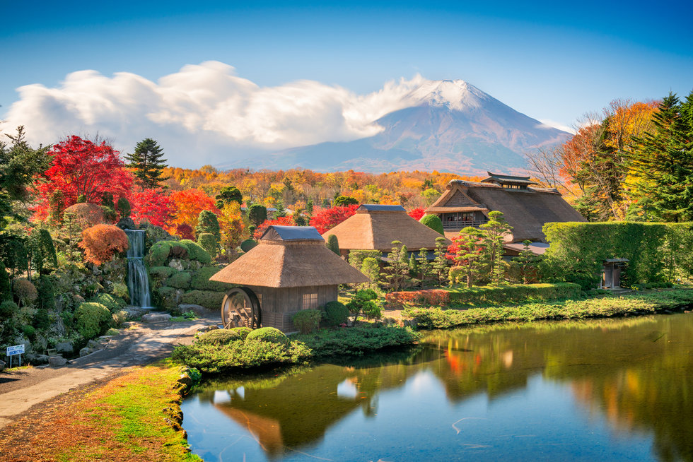 From Tokyo: Mt. Fuji Photo Spots Day Tour A Course (Mt. Fuji 5th Station, Arakurayama Sengen Park, Oshino Hakkai, Outlets) - WAUG Exclusive