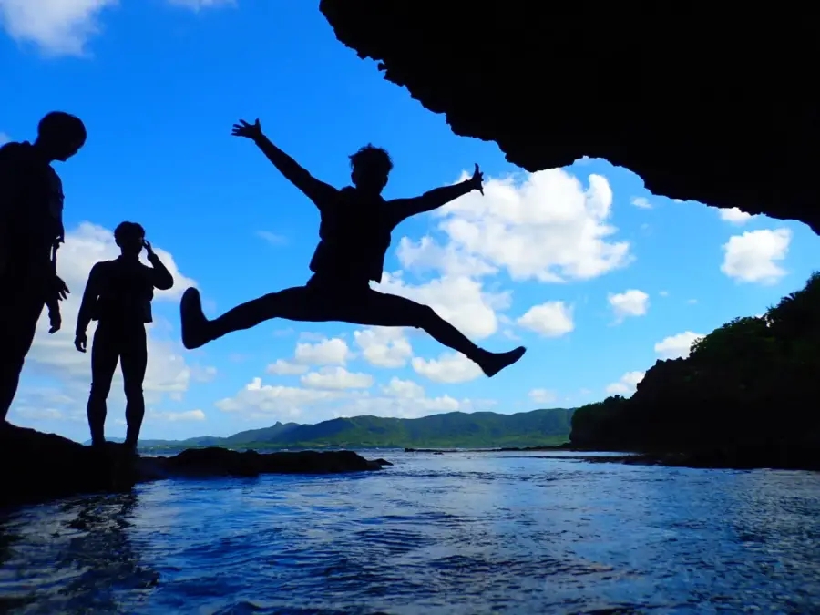 [독점할인] 이시가키 2대 정석 코스! 가비라 만 SUP/카누 & 푸른 동굴 스노클링 투어