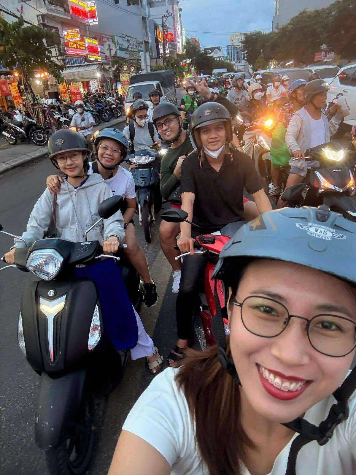 Da Nang Landmark & Cafe Female Rider Motorcycle Tour
