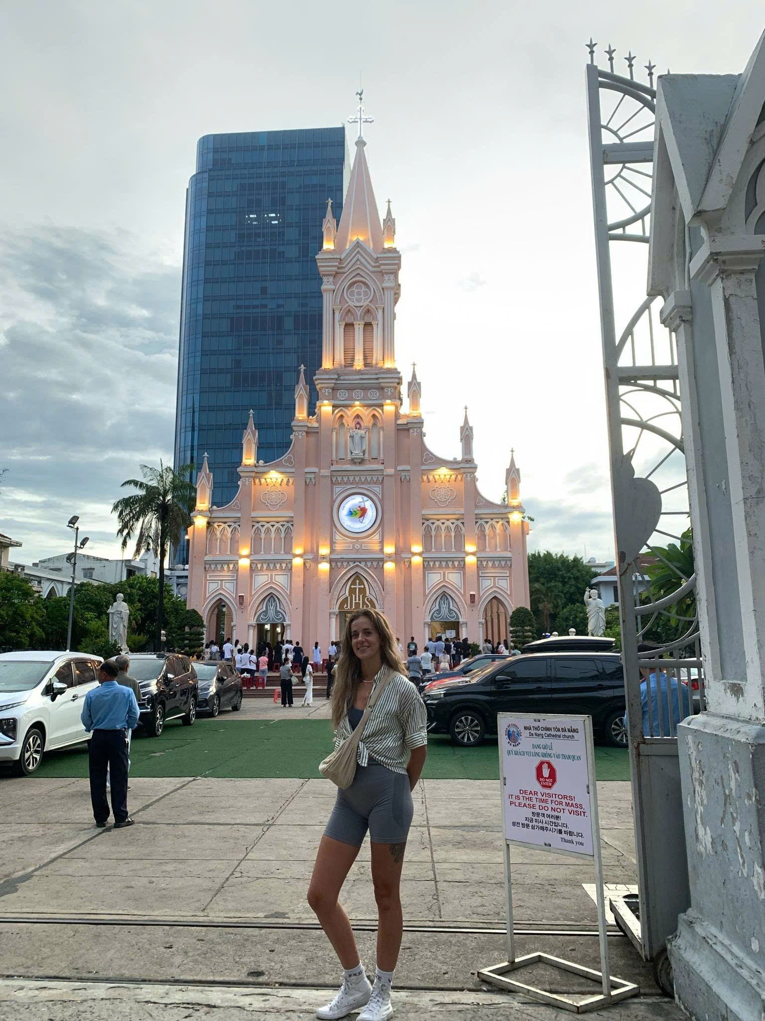 Da Nang Landmark & Cafe Female Rider Motorcycle Tour