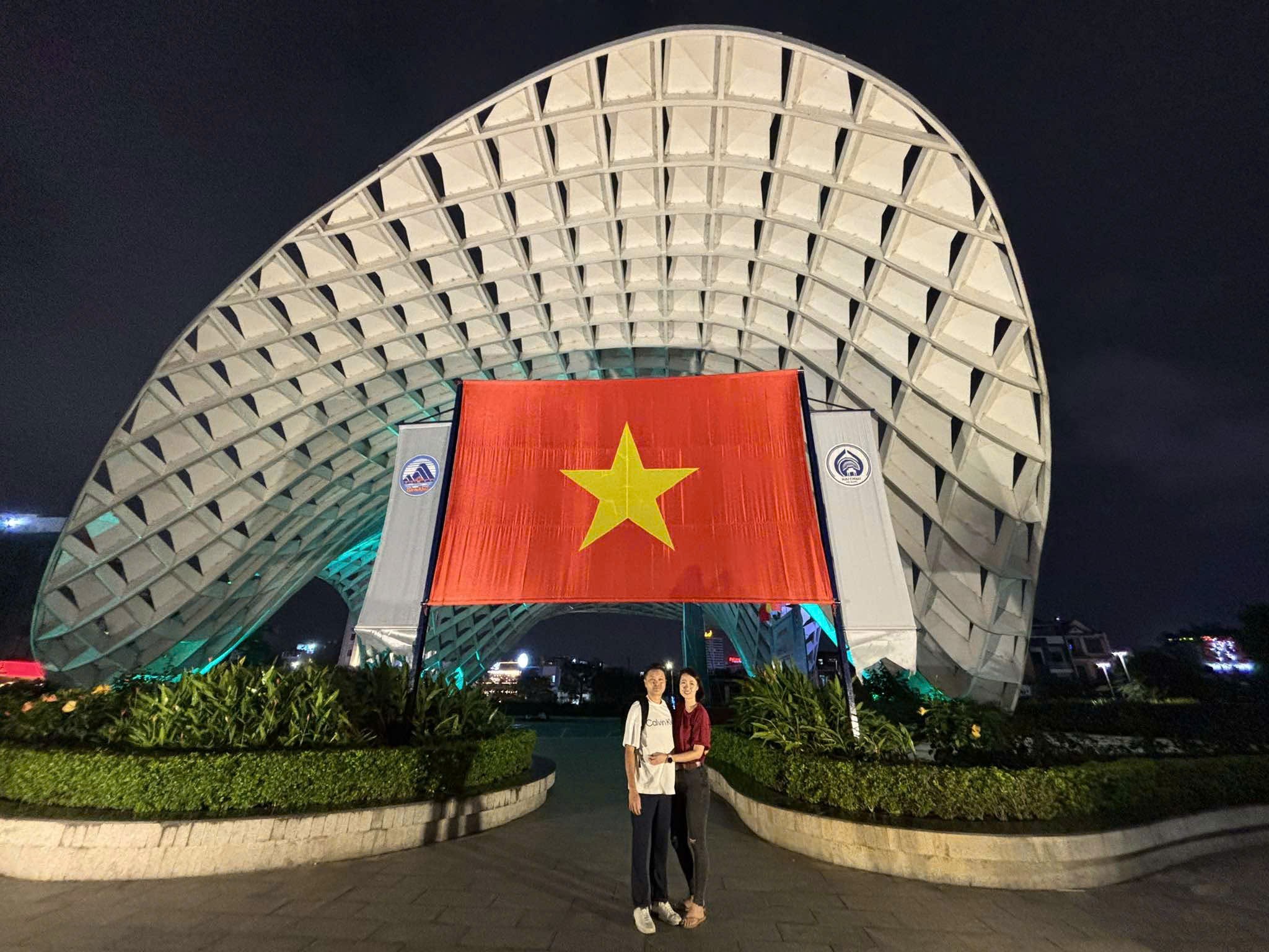 Da Nang Landmark & Cafe Female Rider Motorcycle Tour