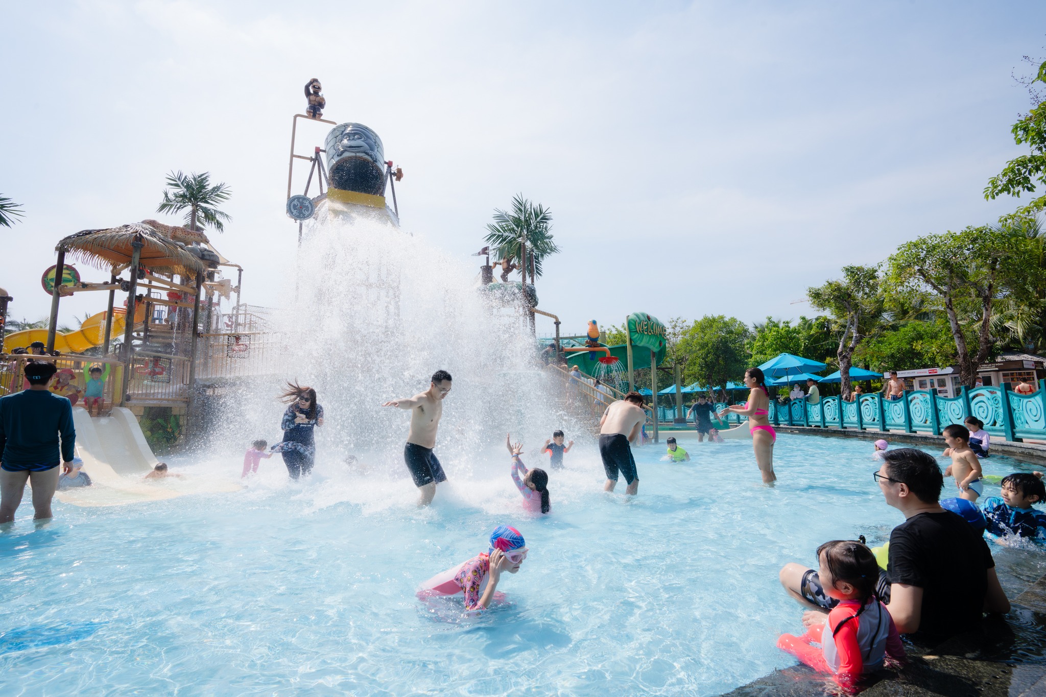 푸꾸옥 혼똠 케이블카 + 아쿠아토피아 워터파크 + 키스 브릿지 투어