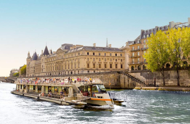 Paris Bateaux Parisiens Seine River Cruise Ticket