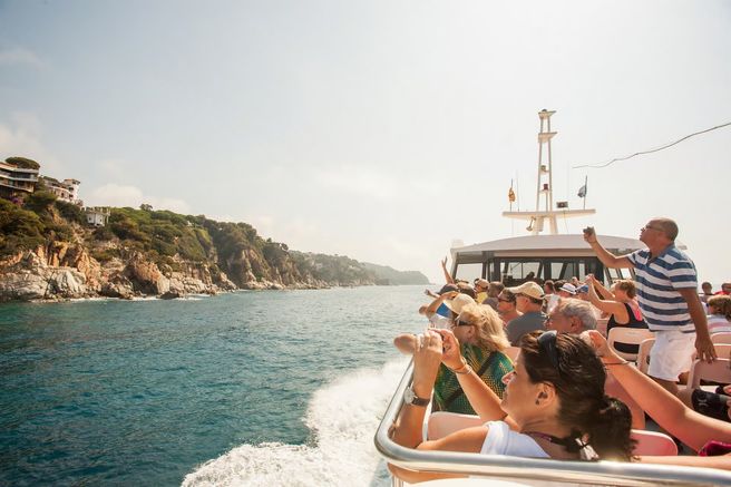 Costa Brava Day Boat Tour & Tossa de Mar Beach from Barcelona
