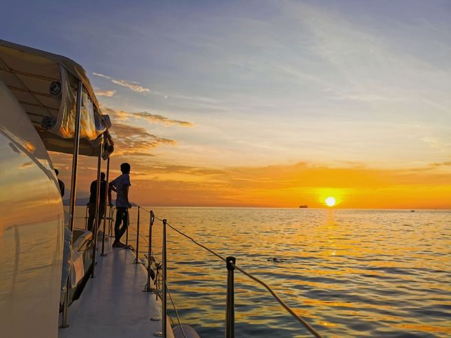 Kota Kinabalu Sunset Party Cruise & Fishing Tour