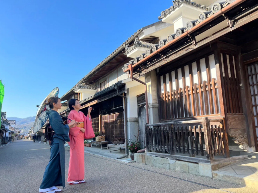 Tokushima Kimono Experience & Udatsu Historic Street Walking Private Tour