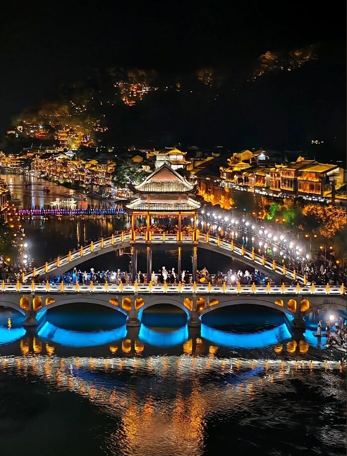 [2D1N] Zhangjiajie Furong Ancient Town & Fenghuang Ancient City Tour - Includes Guesthouse, Vehicle, Driver, Guide, Admission Ticket, and Meals
