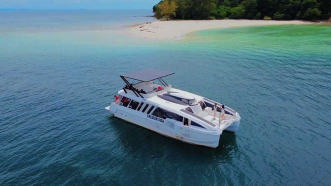 Kota Kinabalu Sunset Luxury Yacht Tour - Sunset Viewing + Cocktail Dinner + Unlimited Beer & Wine