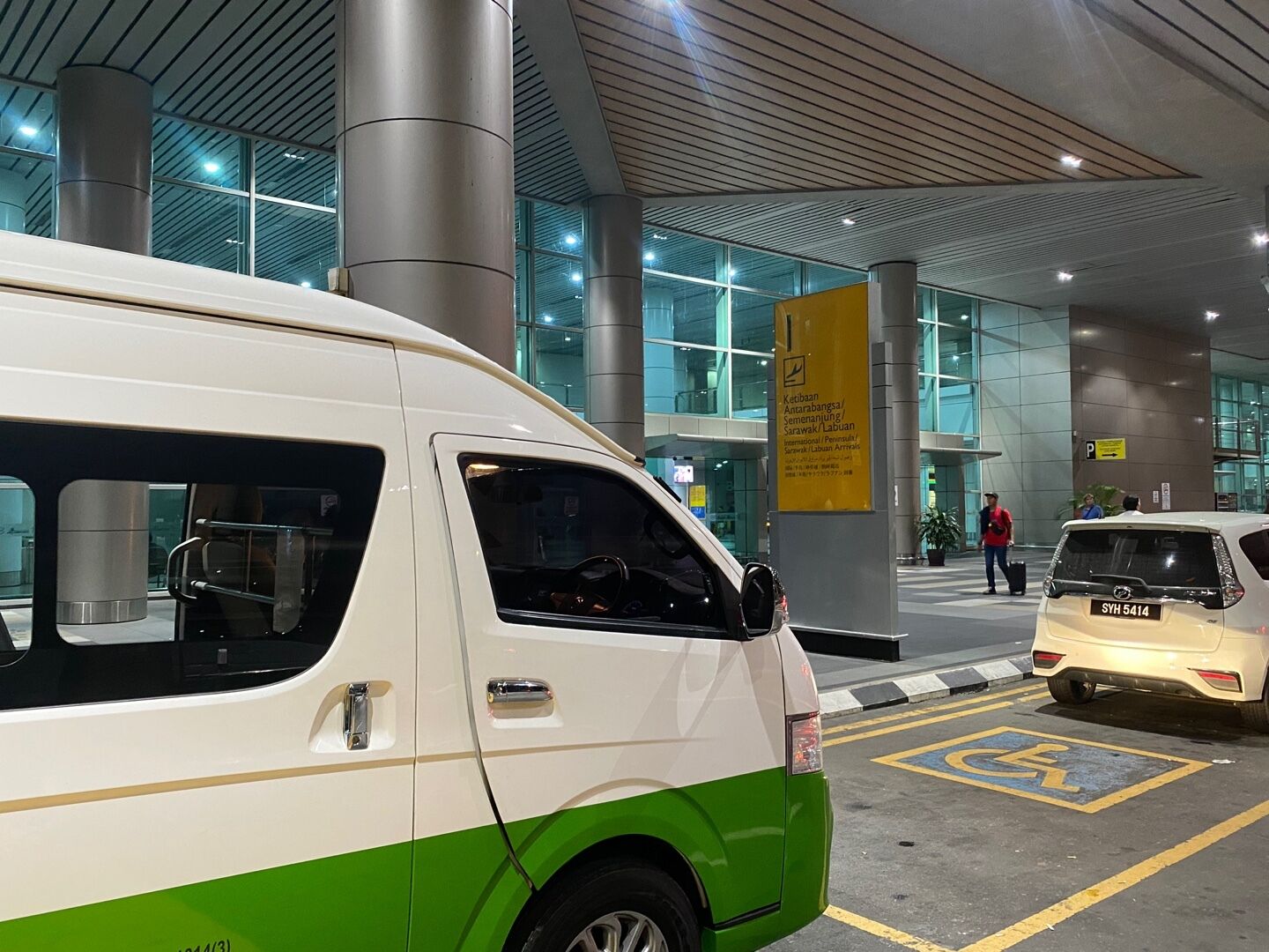 코타키나발루 공항 픽업/드랍 서비스 (18인승 단독 차량)