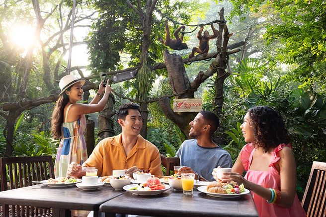 Singapore Zoo Breakfast Buffet with Wildlife