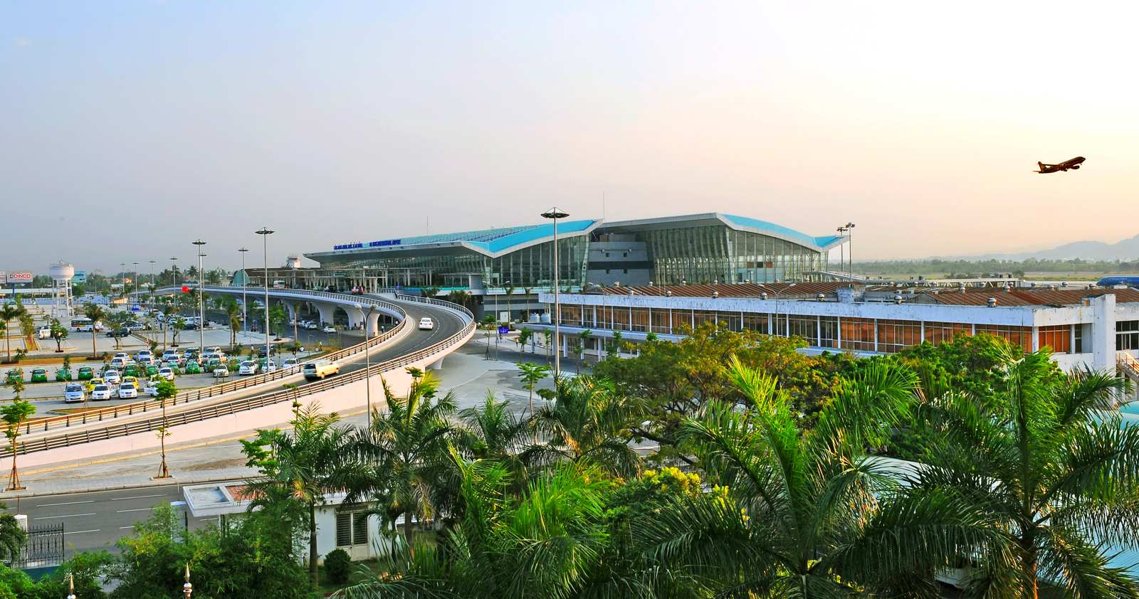 [Vehicle Price] Da Nang Airport Private One-Way Pick-up / Drop-off Service