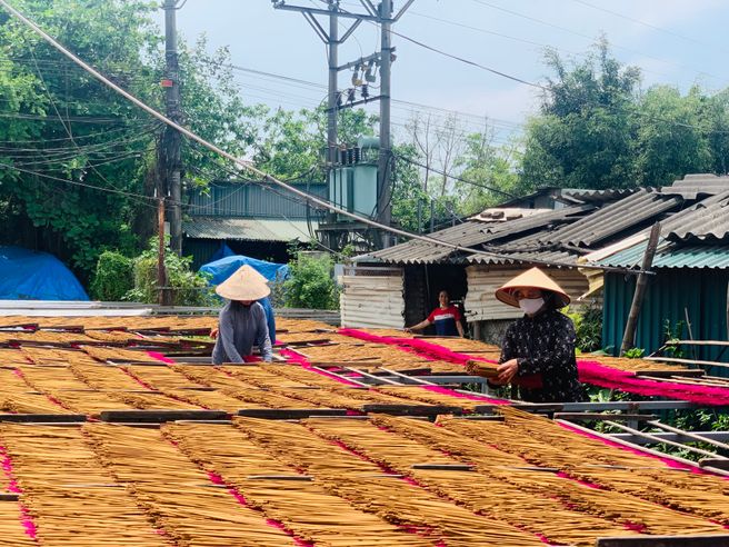 Hanoi Day Tour - Quang Phu Cau Incense Village, Chuong Conical Hat Village & Craft Experience
