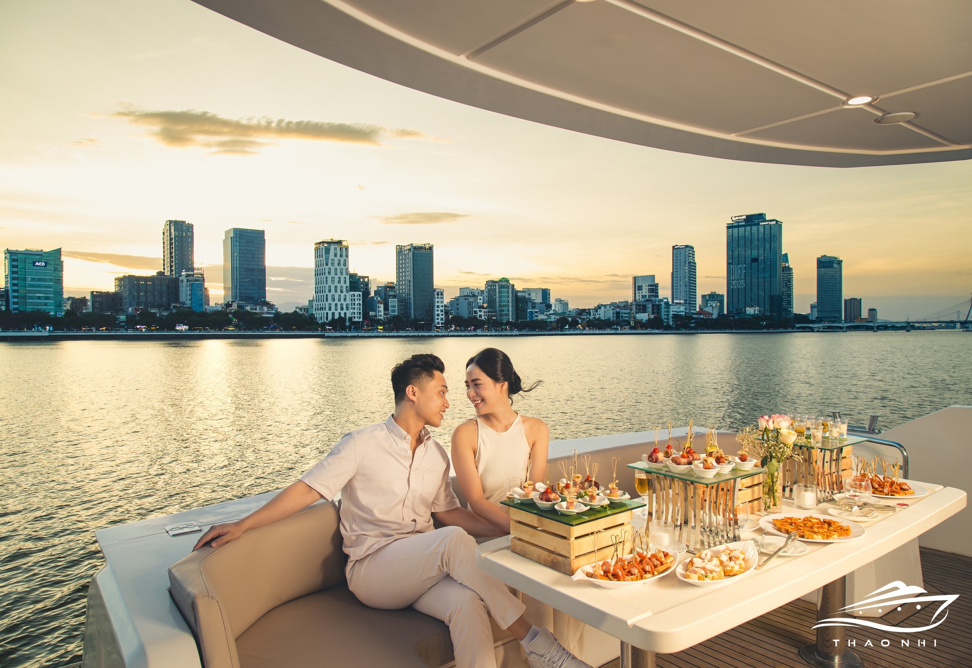 Quoc Viet - Thao Nhi Han River Cruise