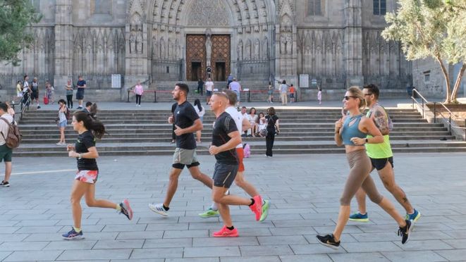 Barcelona Small Group City Running Tour (Gaudi Highlights, Photos & Guide Included)