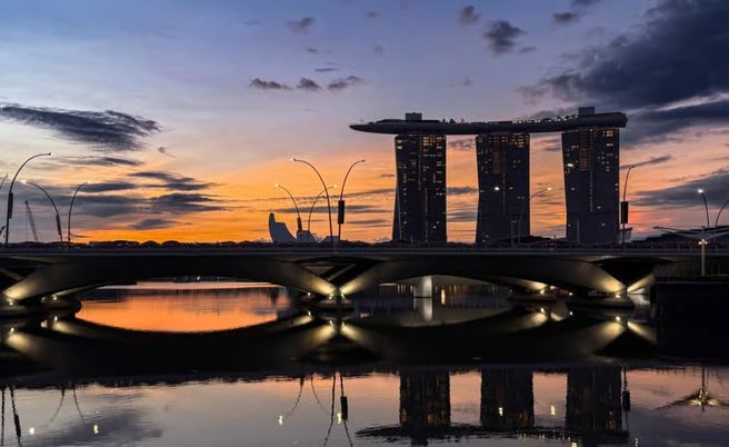 4km Sunrise Running Tour with Locals in Singapore