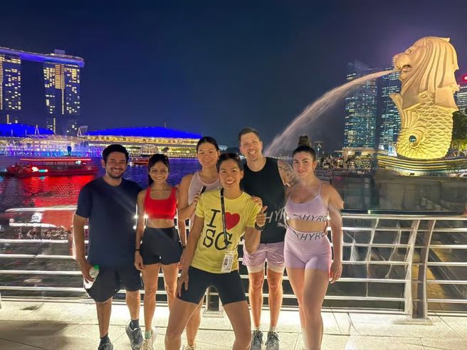 6km Night Running Guided Tour with Locals in Singapore
