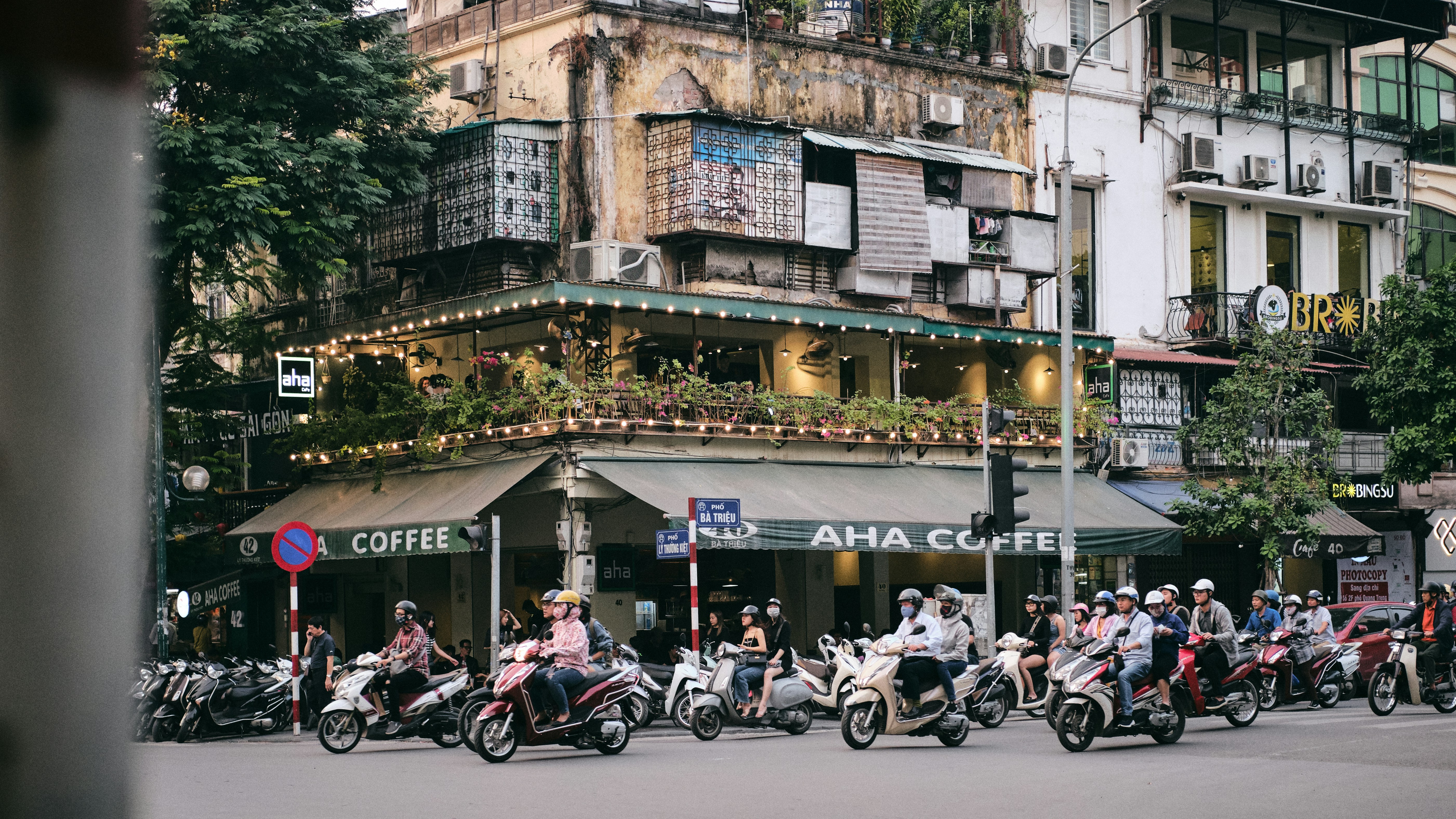 Hanoi Private Scooter Custom Tour: Visit Your Preferred Attractions (Local Guide & Driver Included)