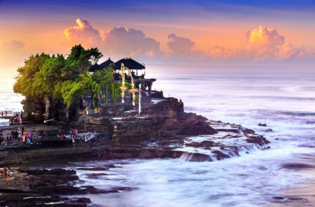 Bali Ulun Danu Bratan Temple, Jatiluwih Rice Terraces, Sange Monkey Forest & Tanah Lot Day Tour