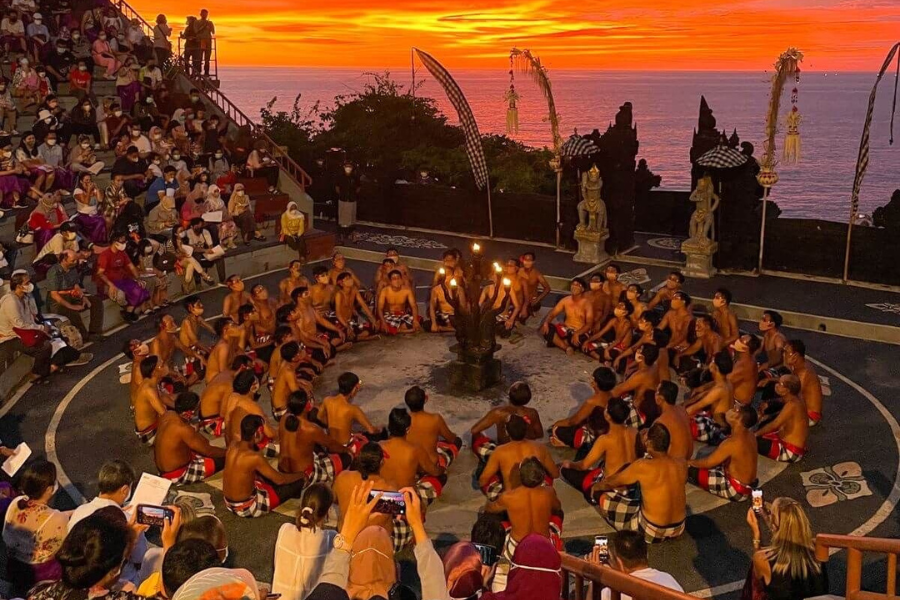Bali Uluwatu Temple, Kecak Dance, GWK Cultural Park & Tanah Lot Beach Day Tour