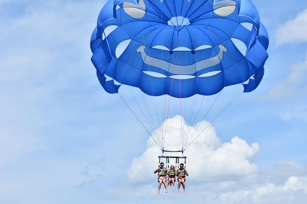 Waikiki Parasailing in Oahu, Hawaii