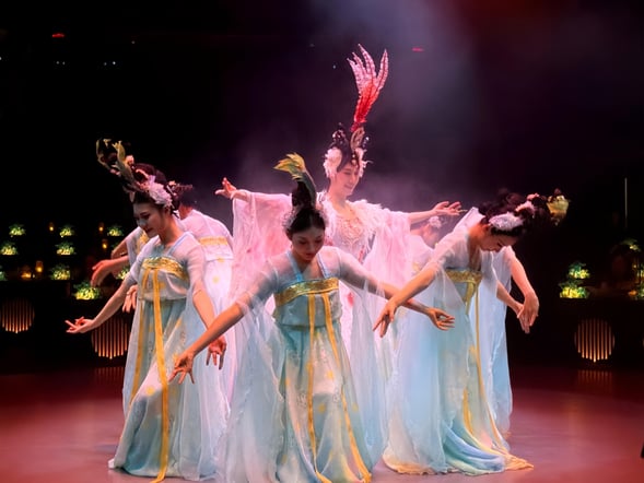 Chengdu Hongdingyan Royal Banquet Dinner Show - Traditional Performance & Imperial Dining