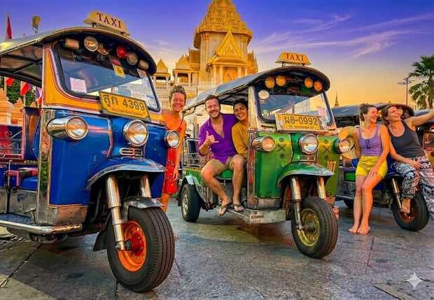 Bangkok Tuk-Tuk Night Tour: Chinatown, Michelin-Starred Restaurants & Khao San Road
