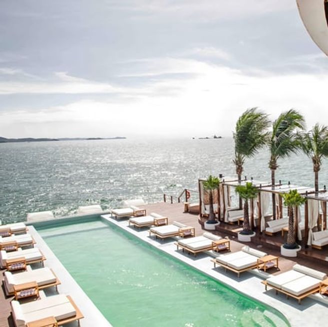Pattaya SINA Beach Floating Club Day Pass - Infinity Pool & DJ