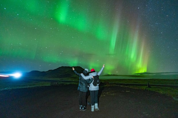 Reykjavik Golden Circle & Northern Lights Tour - Kerið Crater & Hot Chocolate