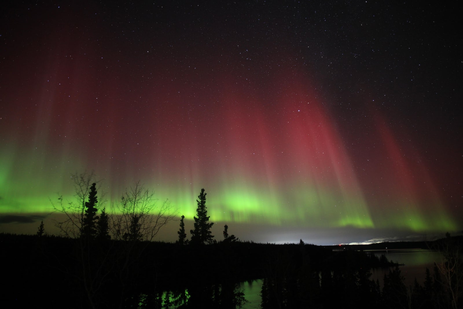 Yellowknife Aurora Lodge & Aurora Hunting Tour (Hotel Pickup)