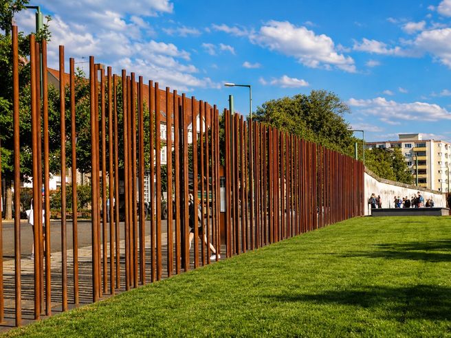 Berlin Wall History Walking Tour - Visit the Berlin Wall Memorial