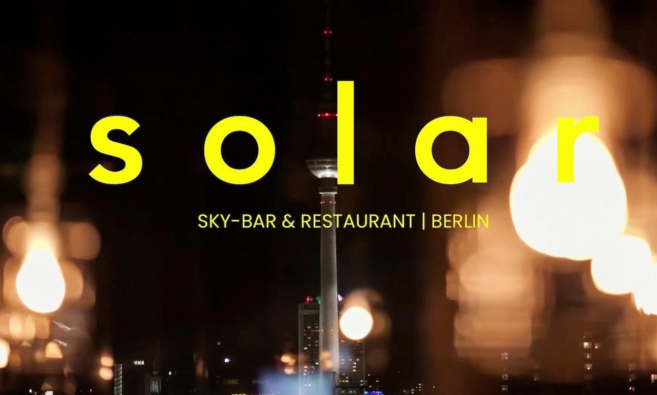 Berlin Sunset Walking Tour & SOLAR Sky Bar Rooftop - Incl. 1 Drink