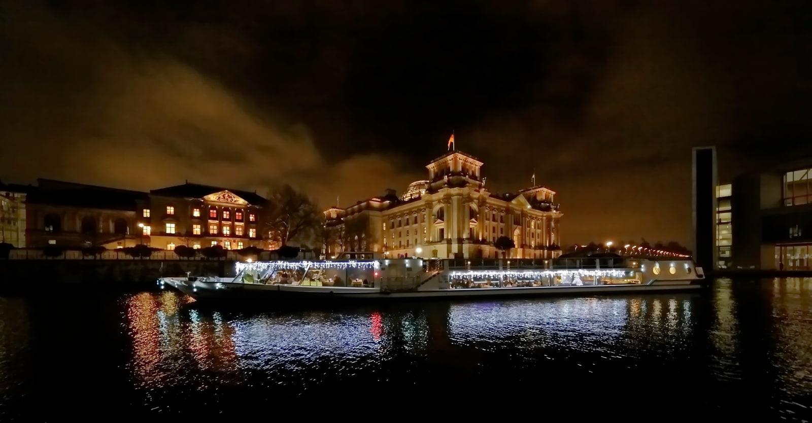 Berlin Spree River Christmas Evening Cruise - Departs from Friedrichstraße with Audio Guide
