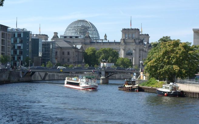 Berlin Spree River Sightseeing Cruise (1-1.5 Hours) - Departing from Friedrichstraße