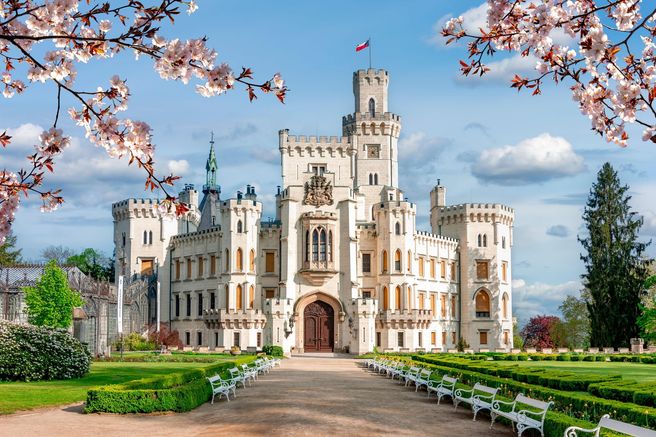 Prague Departure: Day Tour to Český Krumlov & Hluboká Castle