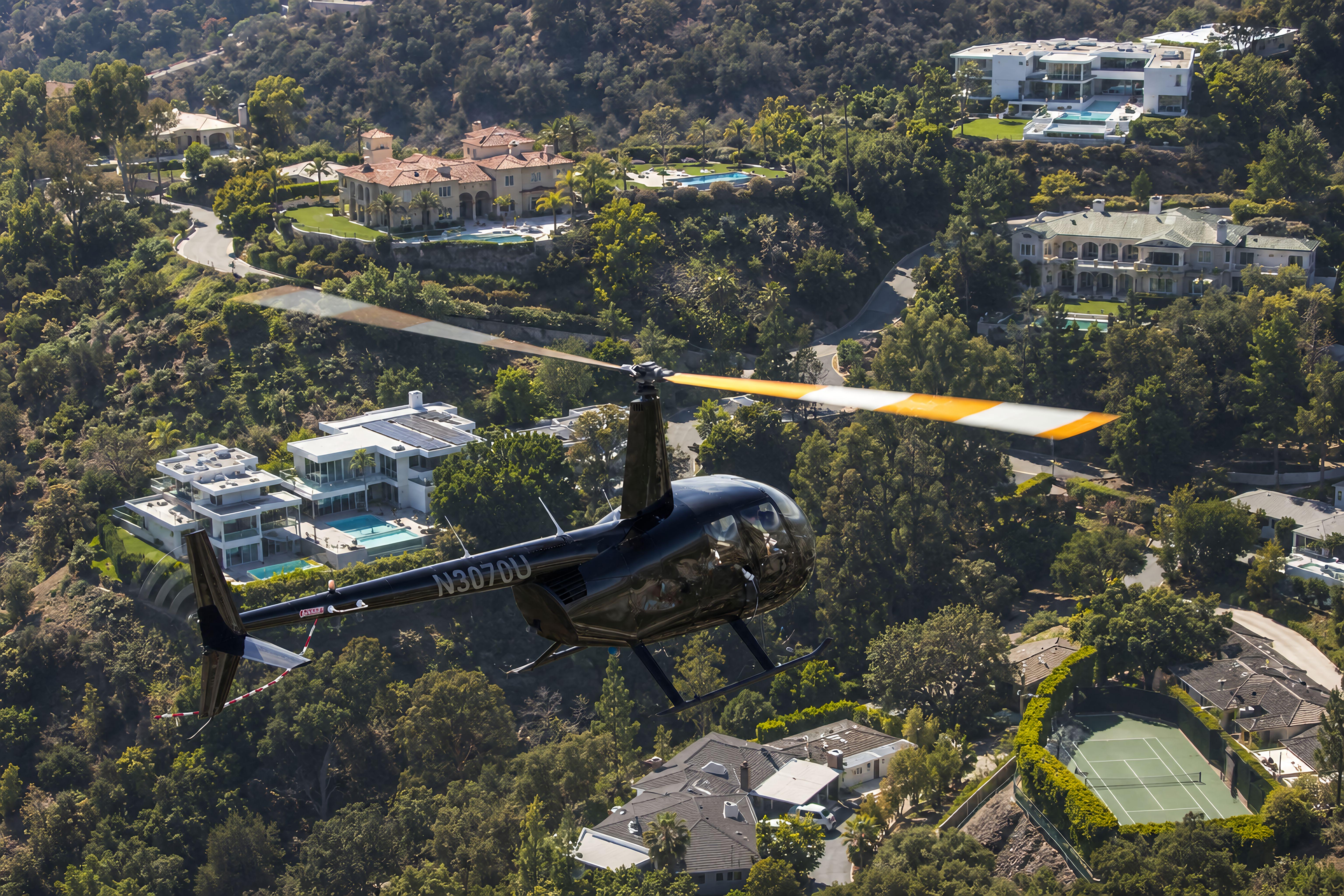 LA Hollywood Sign & Beverly Hills Helicopter Tour (20-Min Flight from Burbank)
