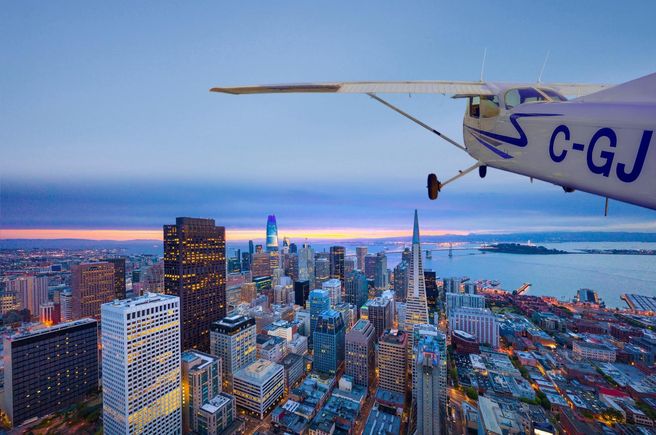 サンフランシスコ 小型飛行機ベイツアー - ゴールデン・ゲート・ブリッジ上空40分プライベート飛行