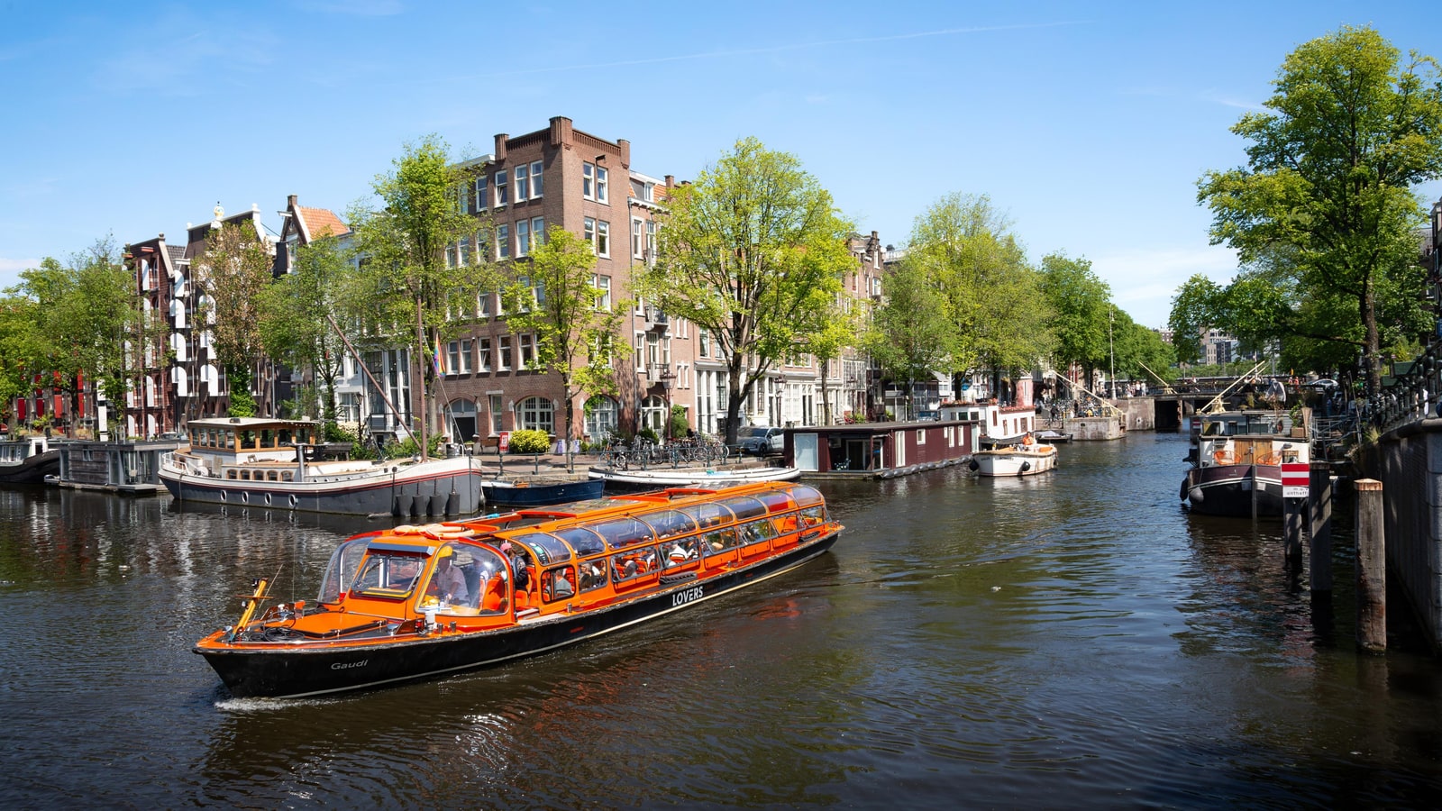 Amsterdam 1-Hour Canal Cruise & Audio Guide